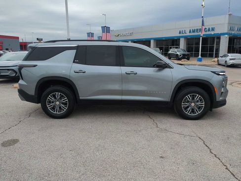 Used 2026 Chevrolet Traverse LT w/ Driver Confidence Package image 9