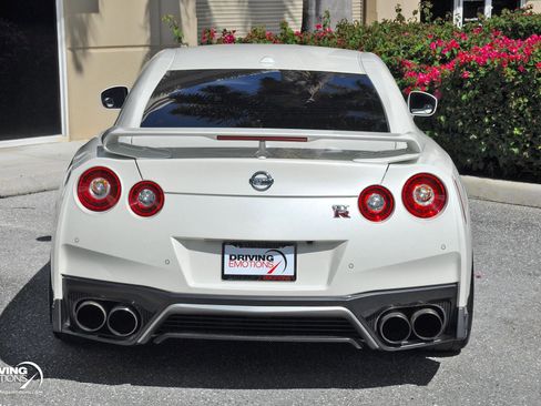 Used 2019 Nissan GT-R Premium image 23