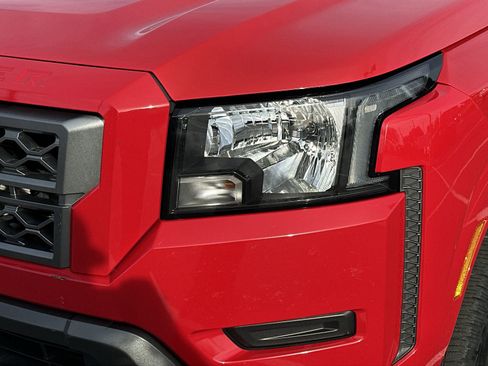 Used 2022 Nissan Frontier SV w/ Technology Package image 11