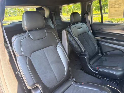 Used 2025 Jeep Grand Cherokee L Altitude AWD/4WD image 34