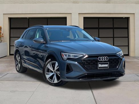 Used 2024 Audi Q8 e-tron Premium AWD/4WD image 33
