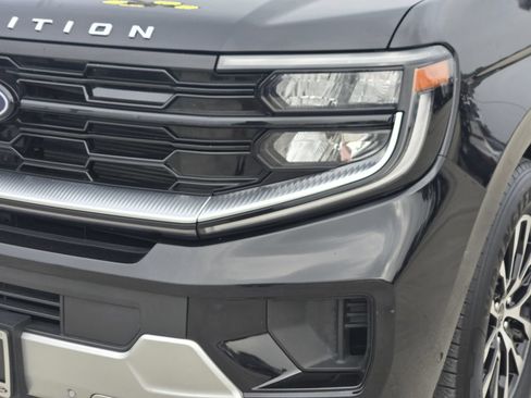 Used 2025 Ford Expedition Platinum AWD/4WD image 10