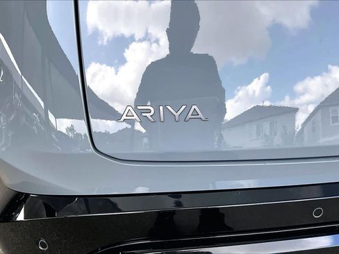 Used 2024 Nissan Ariya AWD image 9
