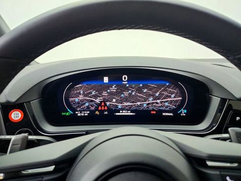 Used 2024 Porsche Cayenne image 19