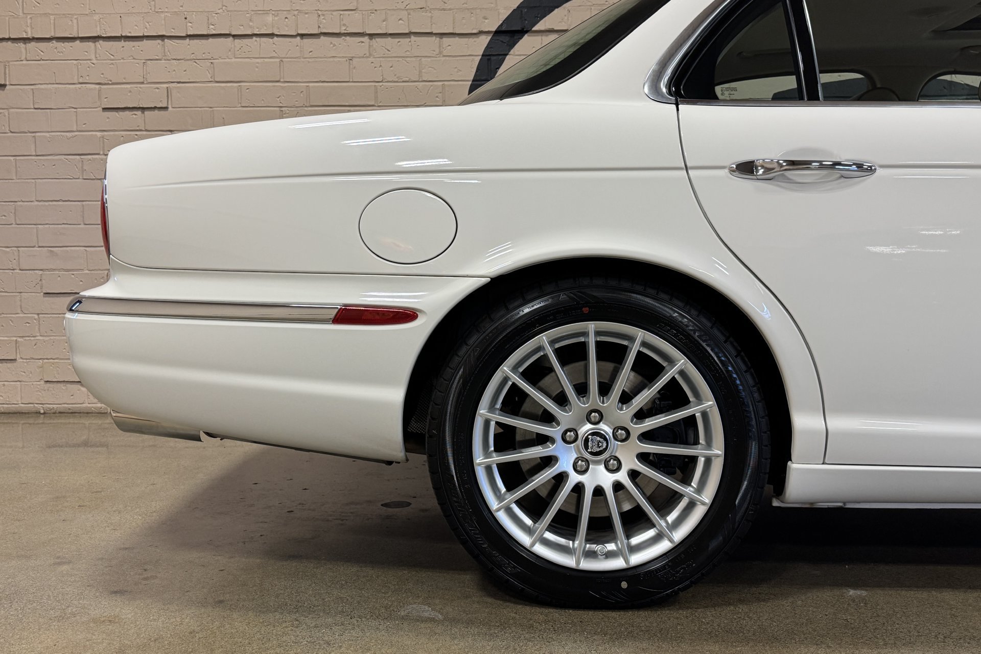 Used 2007 Jaguar XJ8 RWD image 19