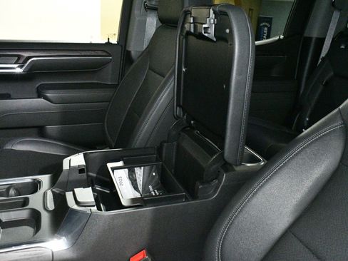 Used 2023 GMC Sierra 1500 SLT w/ SLT Premium Plus Package AWD/4WD image 40
