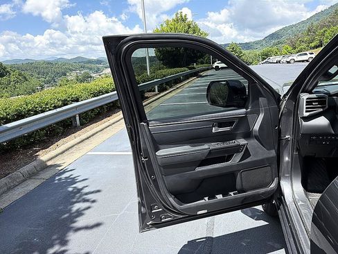 Used 2023 Toyota Tundra Platinum AWD/4WD image 11