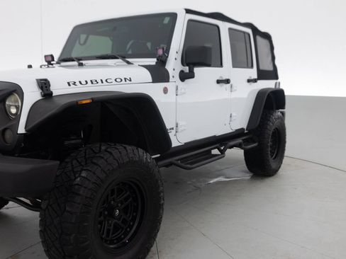 Used 2015 Jeep Wrangler Unlimited Rubicon w/ Connectivity Group AWD/4WD image 12