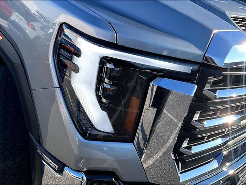 Used 2025 GMC Sierra 2500 SLT w/ SLT Premium Package image 33