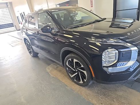 Used 2022 Mitsubishi Outlander ES image 1