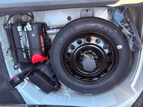 Used 2004 Lincoln LS image 21