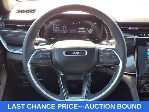 Used 2023 Jeep Grand Cherokee Altitude AWD/4WD image 29