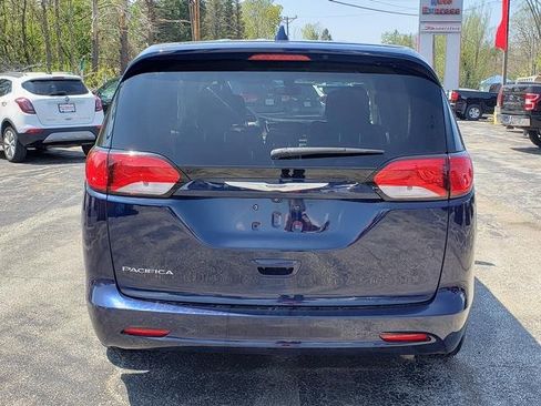 Used 2017 Chrysler Pacifica Touring FWD image 6