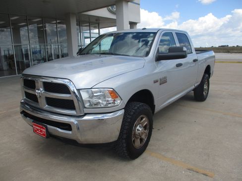 Used 2018 RAM 2500 Tradesman w/ Chrome Appearance Group image 2