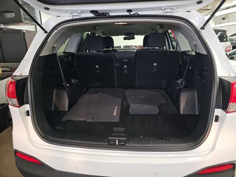 Used 2017 Kia Sorento LX w/ LX V6 Convenience Package image 15