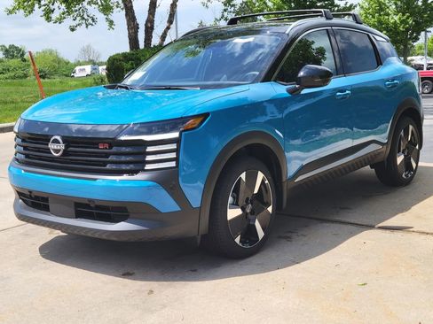 New 2025 Nissan Kicks SR w/ Illumination Package image 5