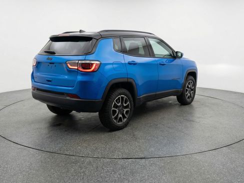 Used 2025 Jeep Compass Trailhawk AWD/4WD image 9