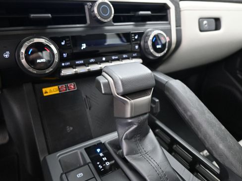 Used 2025 Toyota Tacoma Limited AWD/4WD image 29