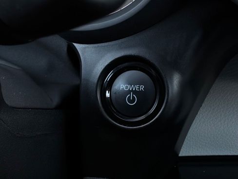 Used 2025 Toyota Sienna XLE FWD image 32