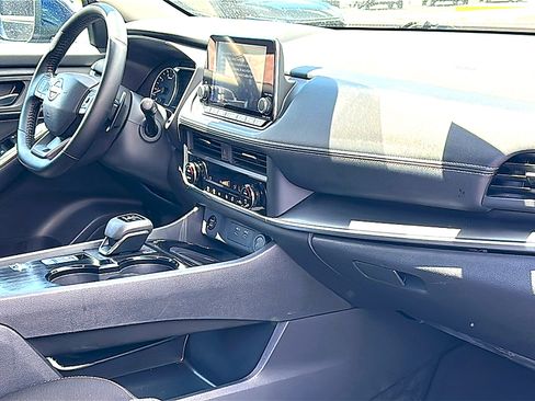 Used 2025 Nissan Rogue SV FWD image 22