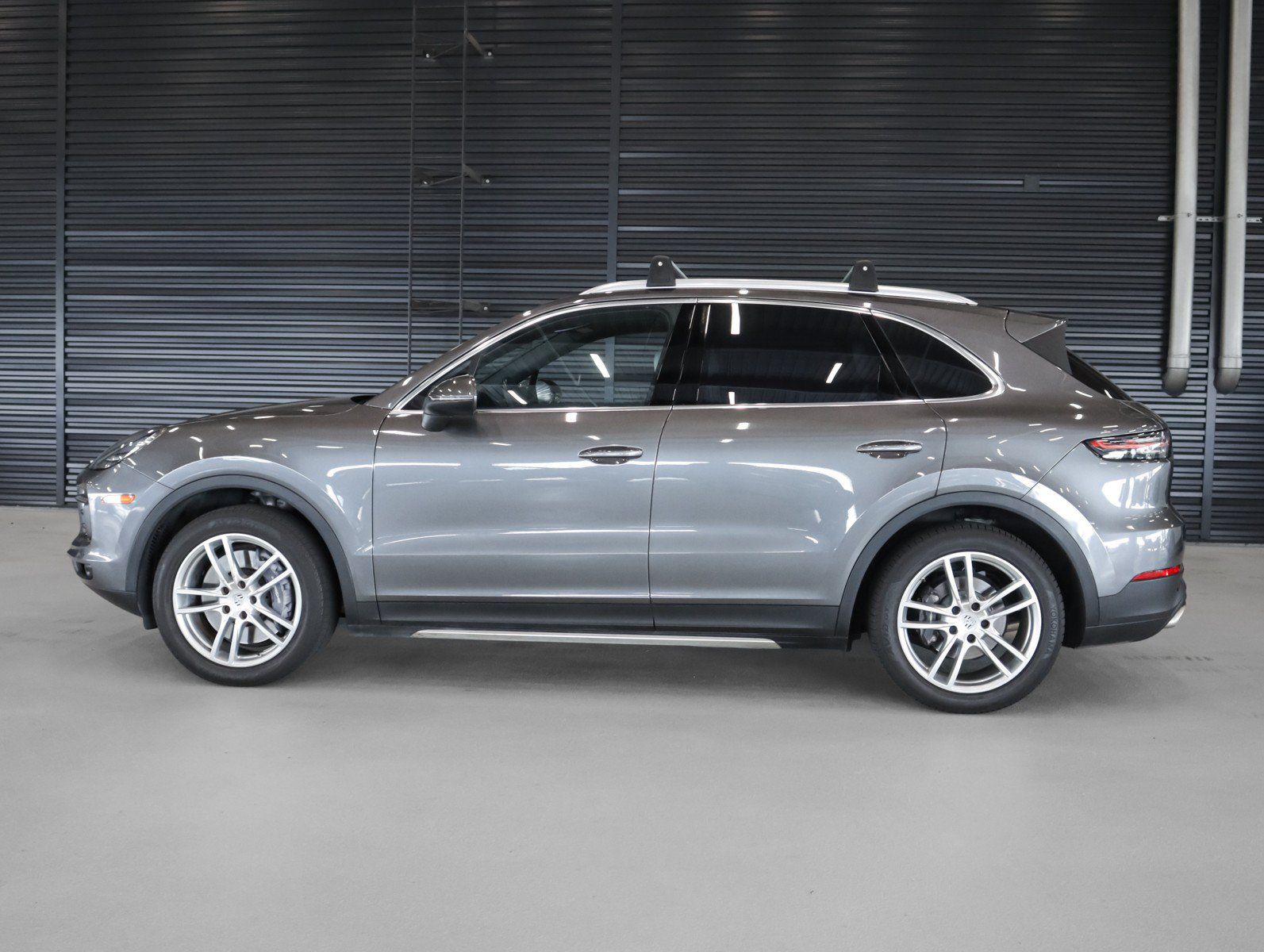 Certified 2023 Porsche Cayenne AWD/4WD image 2
