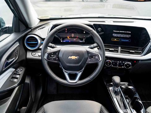 Used 2026 Chevrolet Trax LT w/ Driver Confidence Package FWD image 24