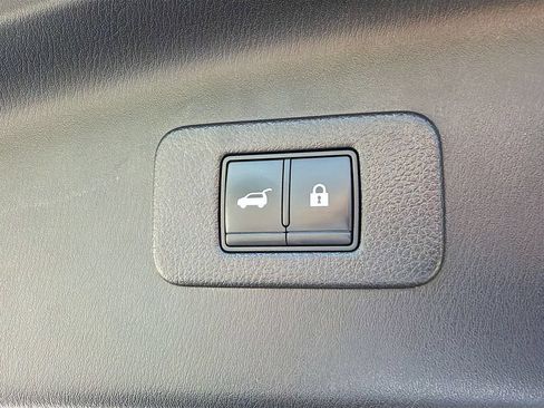 Used 2022 Nissan Armada Platinum w/ Captain's Chairs Package RWD image 32