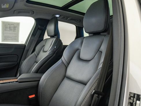 Certified 2023 Volvo XC60 B5 Ultimate w/ Climate Package FWD image 18