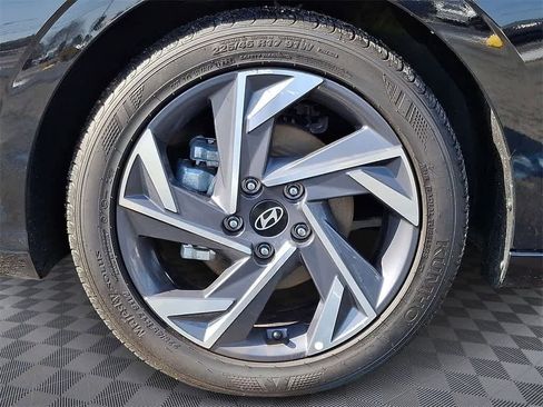 Used 2025 Hyundai Elantra Sport image 8