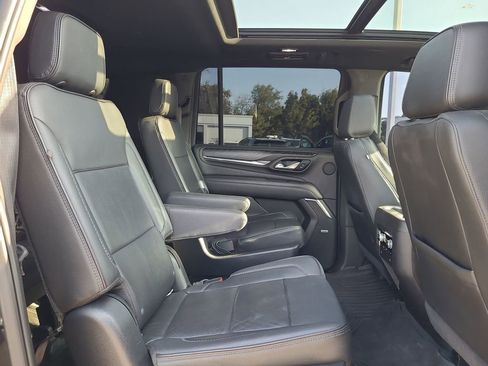 Used 2021 GMC Yukon XL Denali w/ Denali Premium Package image 28