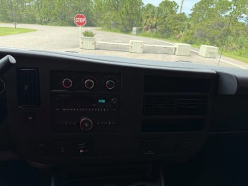 Used 2015 Chevrolet Express 2500 image 16