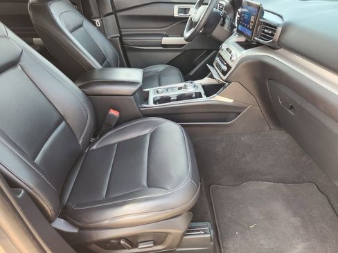 Used 2024 Ford Explorer XLT w/ Equipment Group 202A image 16
