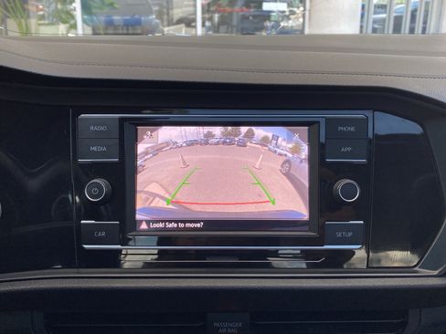 Used 2019 Volkswagen Jetta SE FWD image 4