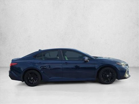 Used 2025 Toyota Camry SE FWD image 5