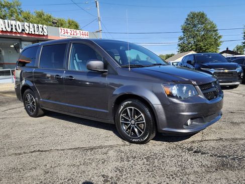 Used 2019 Dodge Grand Caravan SXT w/ Driver Convenience Group FWD image 2