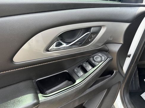 Used 2019 Chevrolet Traverse LS FWD image 15