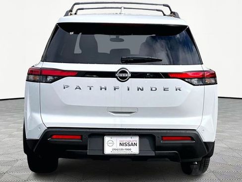 New 2025 Nissan Pathfinder SV image 4