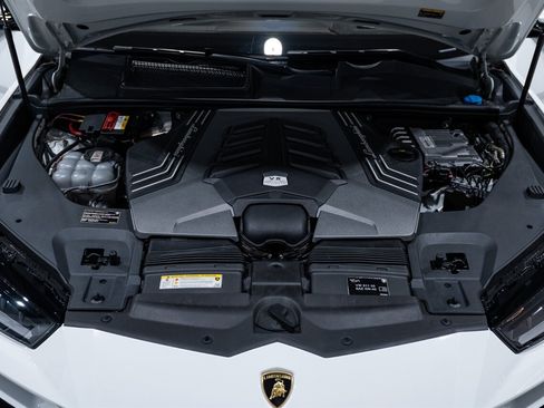Used 2022 Lamborghini Urus AWD/4WD image 45