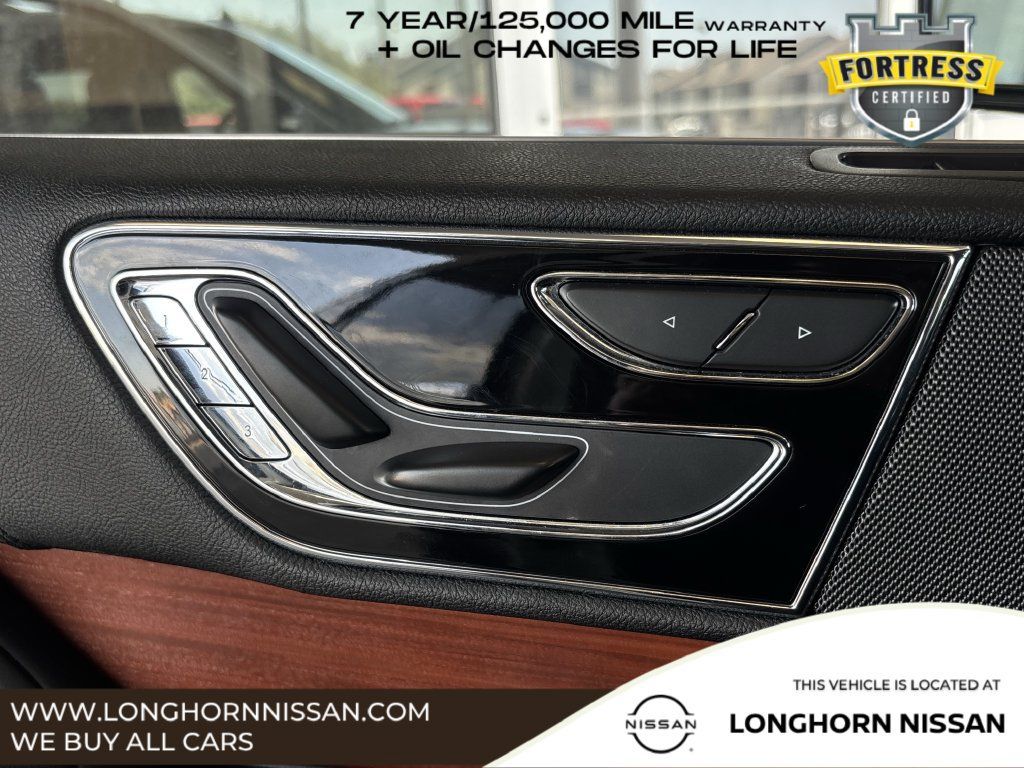 Used 2020 Lincoln Navigator 4WD image 23