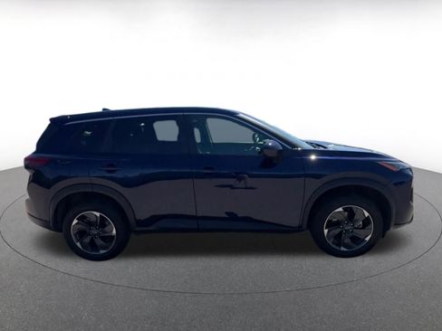 Used 2025 Nissan Rogue SV AWD/4WD image 16