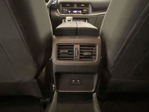 Used 2023 Nissan Rogue SV image 10