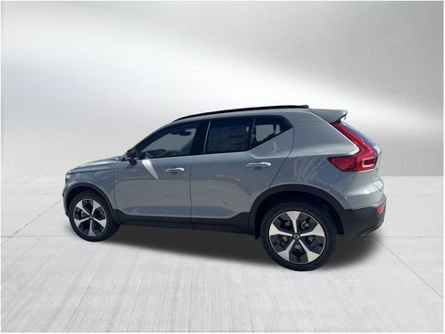 New 2026 Volvo XC40 B5 Plus w/ Protection Package Premier image 2