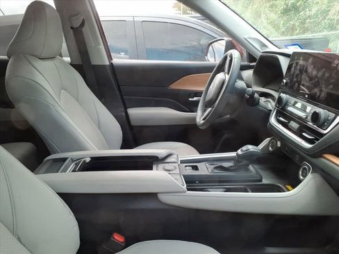 Certified 2025 Toyota Grand Highlander FWD image 9