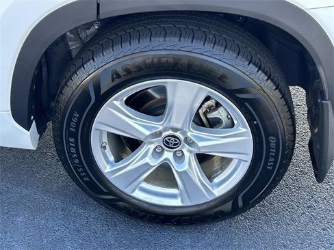 Used 2023 Toyota Highlander L image 13