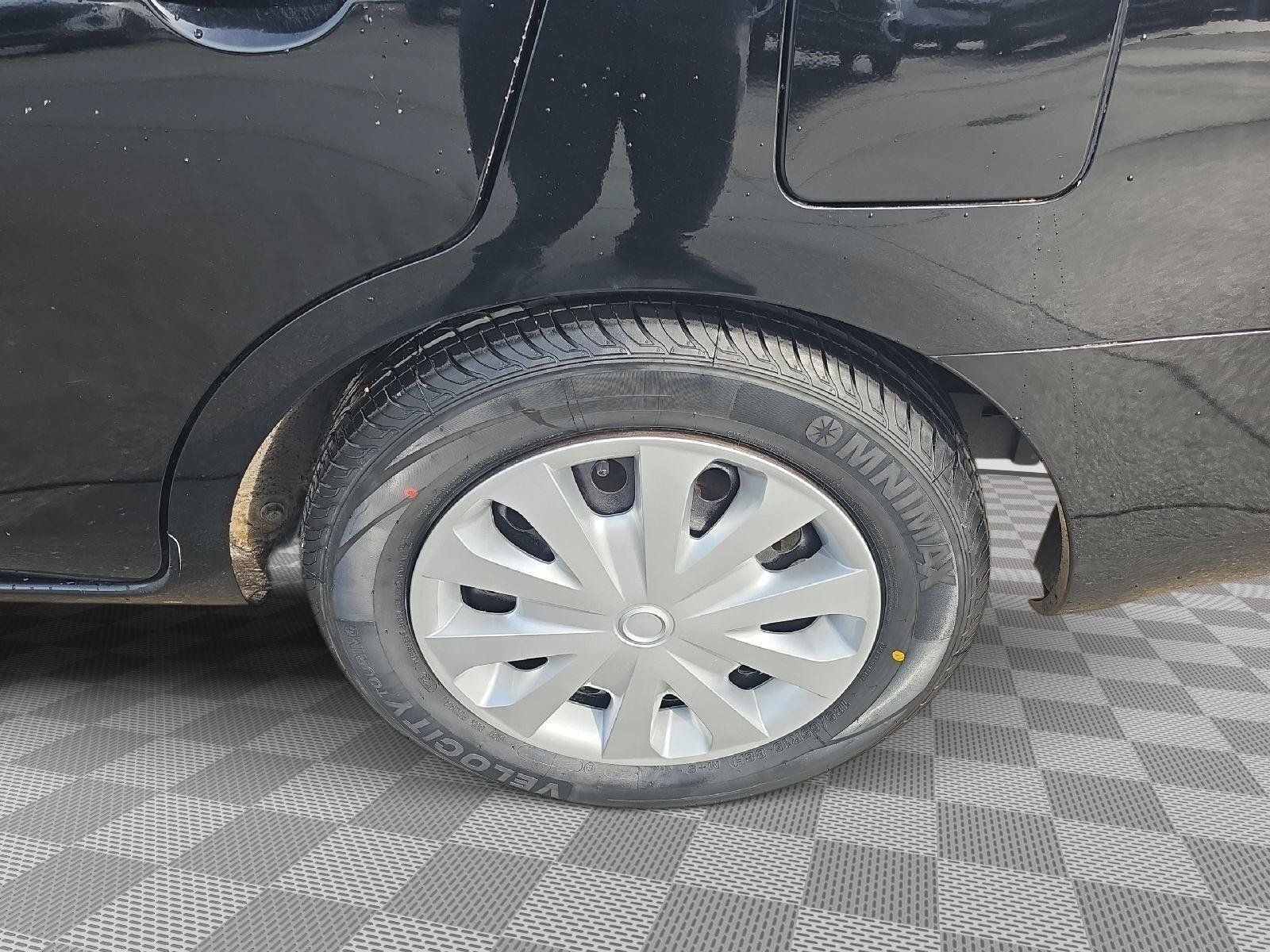 Used 2013 Nissan Versa S FWD image 17