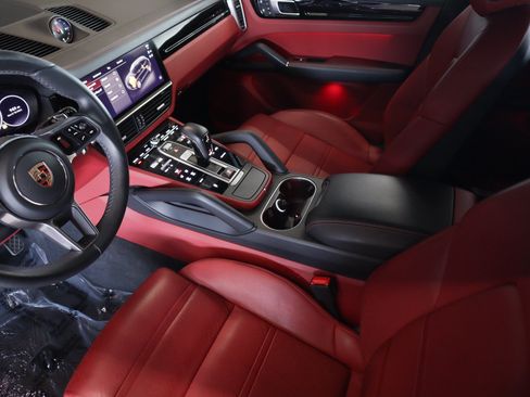 Certified 2023 Porsche Cayenne Platinum Edition AWD/4WD image 19