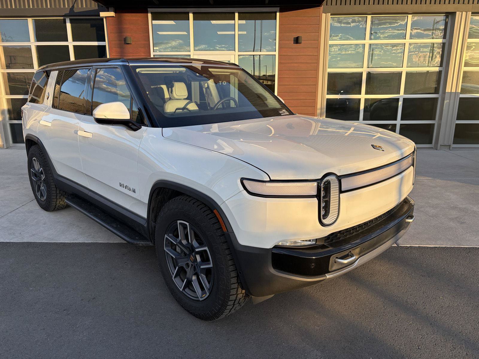 Used 2024 Rivian R1S Adventure Dual AWD/4WD image 2