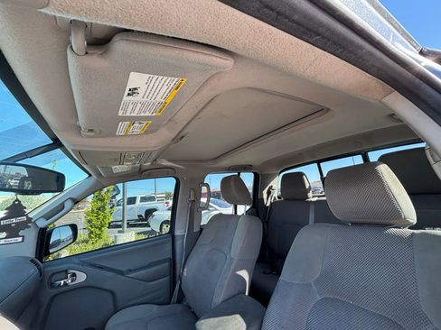 Used 2016 Nissan Frontier SV w/ Moonroof Package AWD/4WD image 9