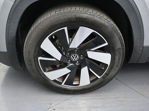 Used 2024 Volkswagen Atlas Cross Sport SE image 9