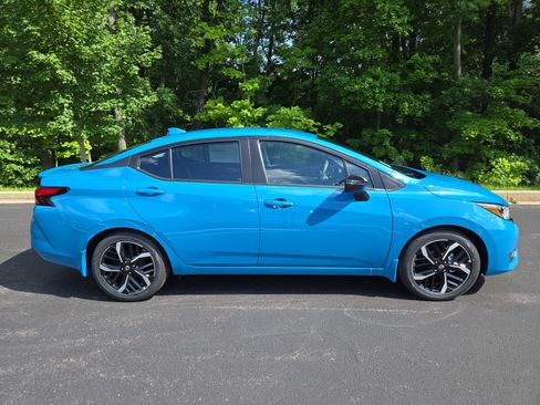 New 2025 Nissan Versa SR w/ Trunk Package image 2
